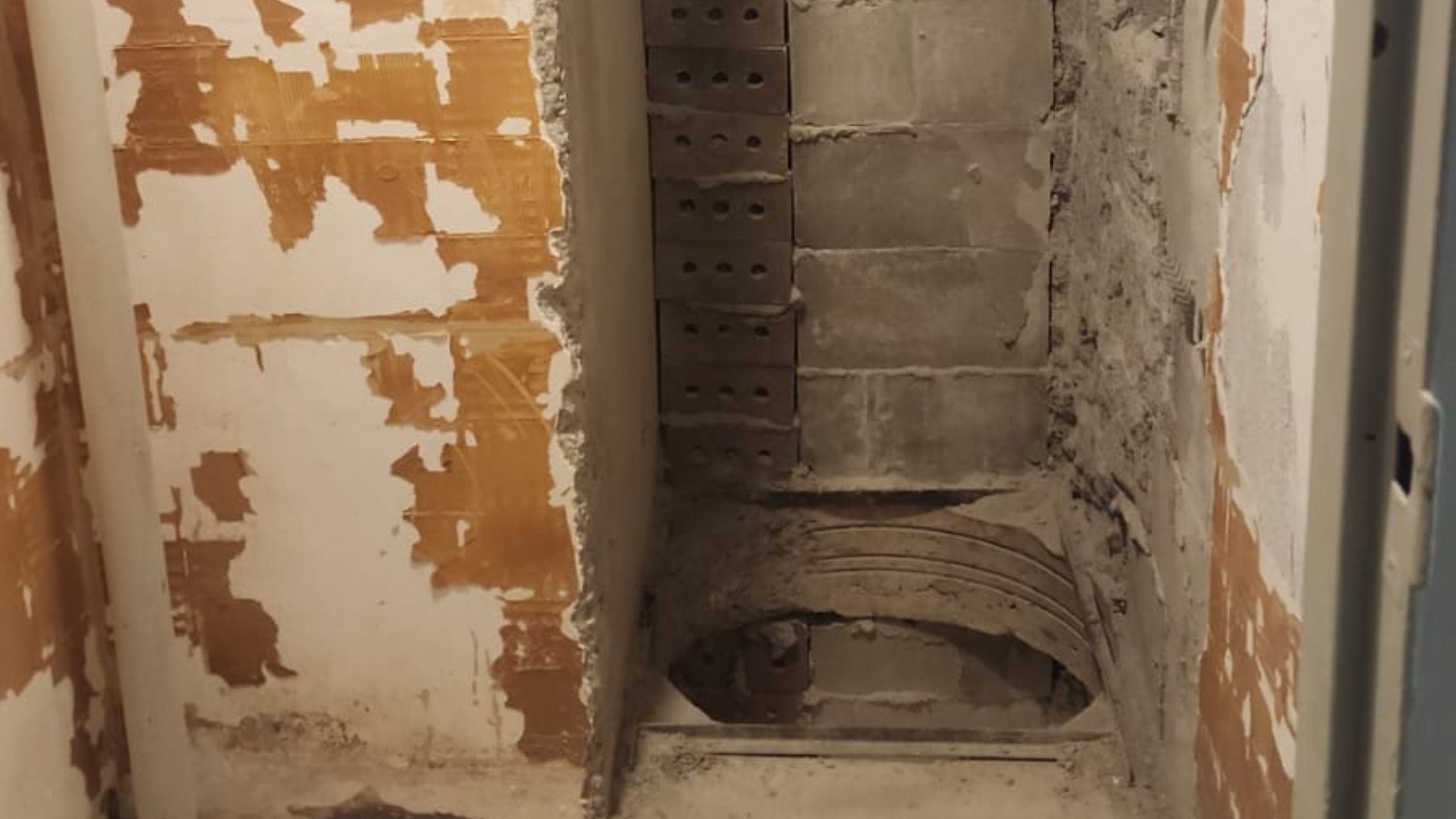 interior masonry chimney demo hamilton